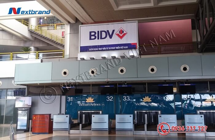 Biển lật ba mặt tại khu vực quầy Checkin – Sân bay Nội Bài