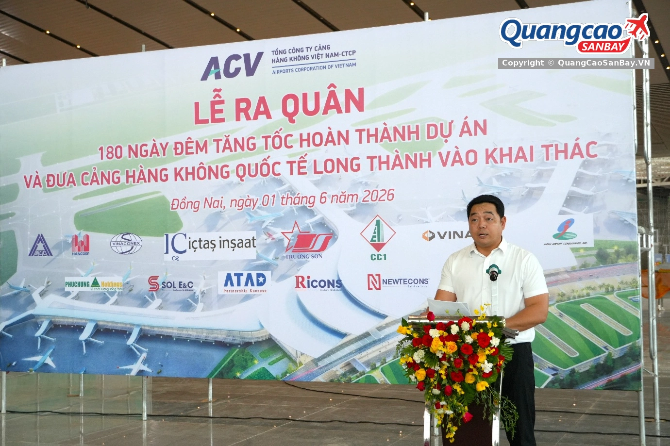 Công nhân làm việc trên công trường Sân bay Long Thành